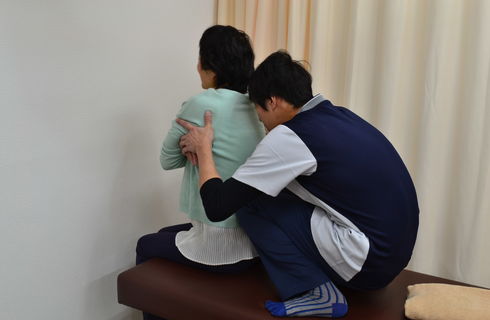 女性腰マッサージ